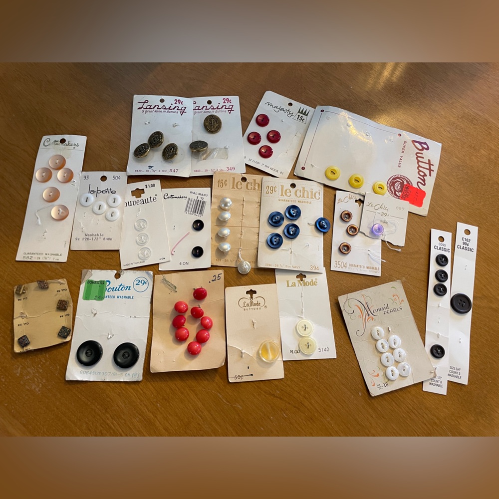 Vintage Buttons 70 Buttons On 20 Origional Cards